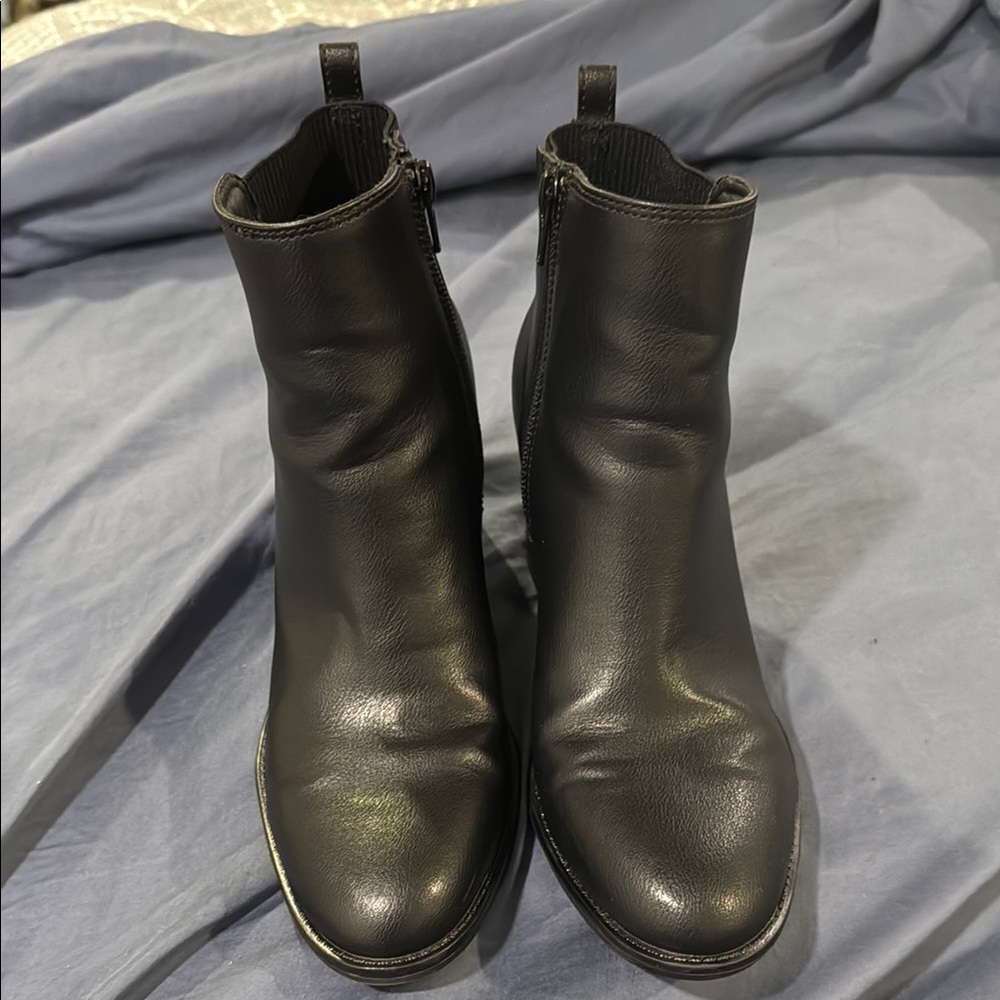 Baretraps Rhoslyn Booties Size 7.5 View 2